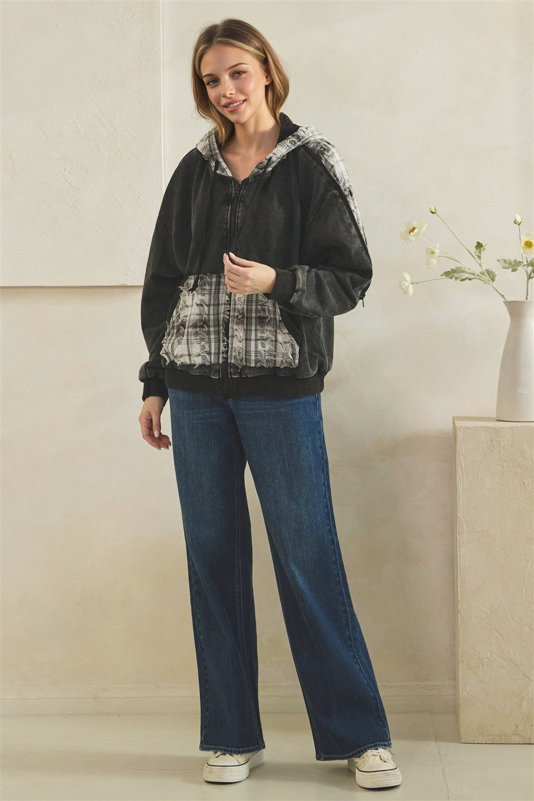 JJ1135_BLACKCREAM_5641671