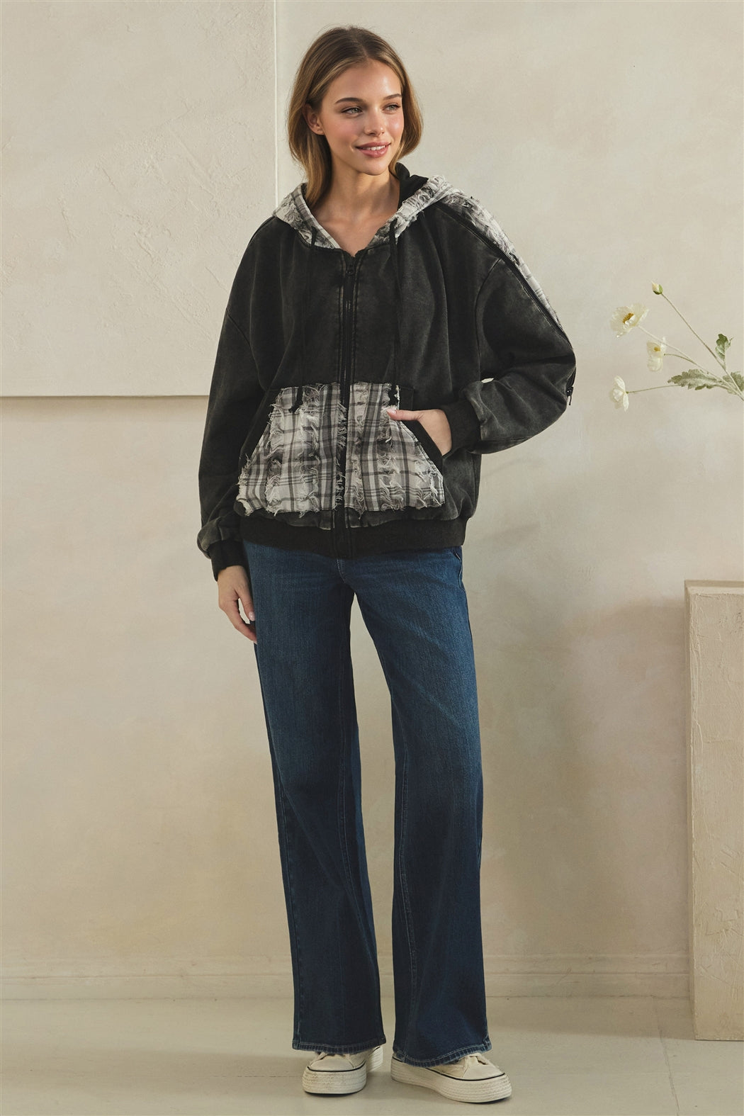 JJ1135_BLACKCREAM_5641670