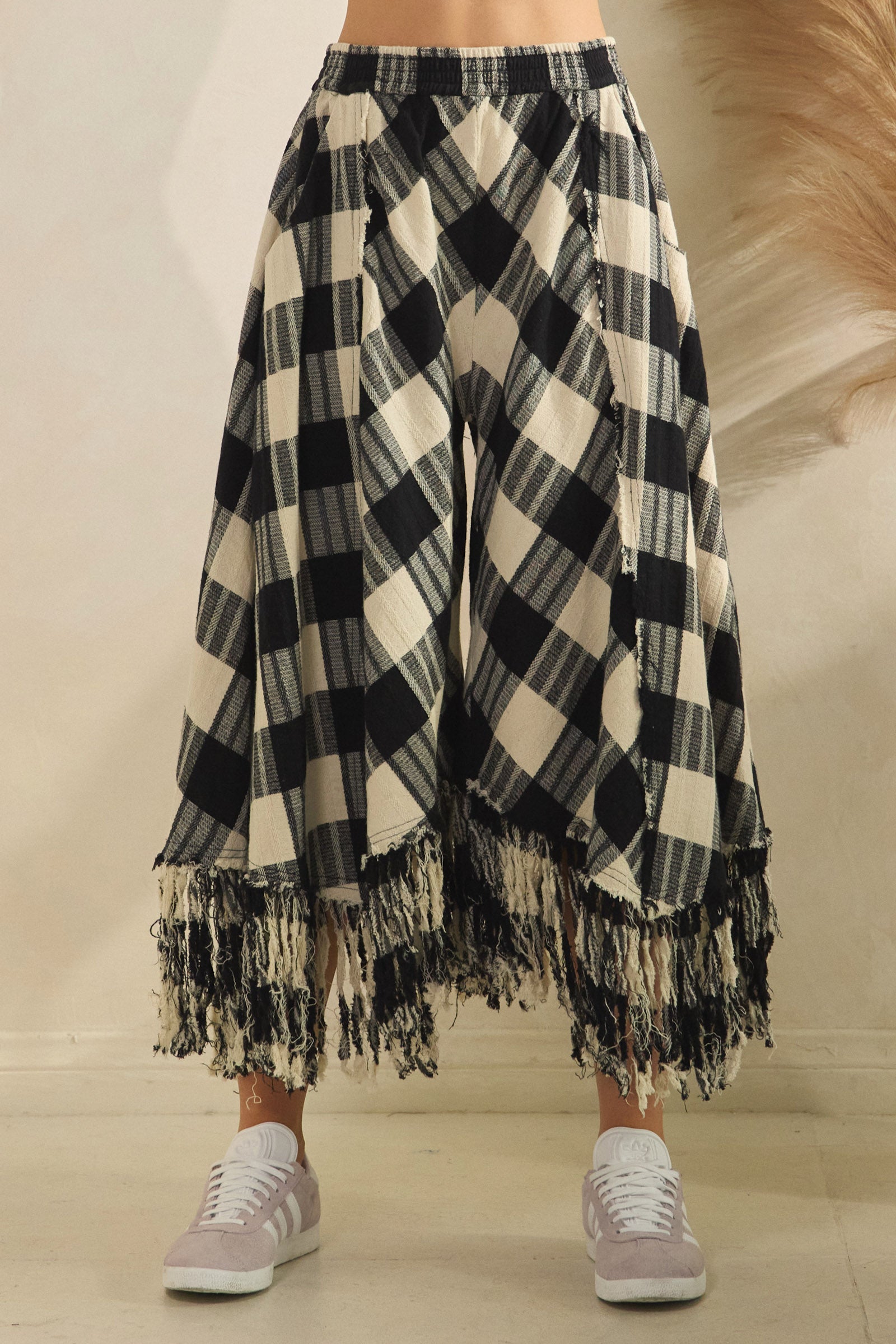 BP1042_BLACKWHITE_4470052