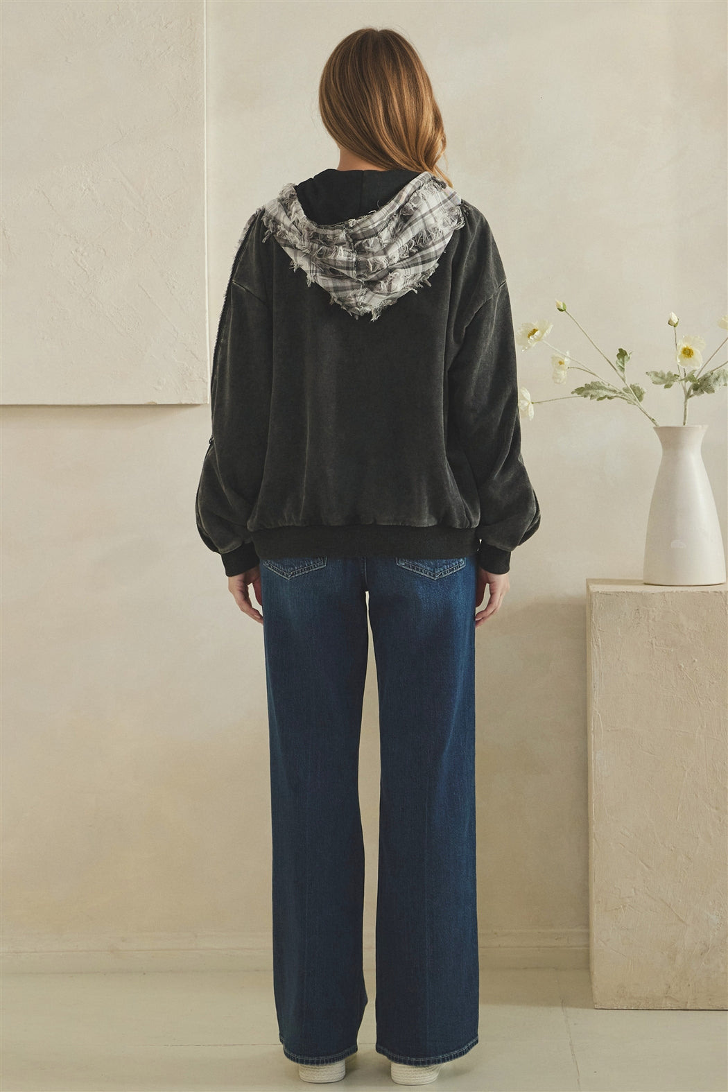 JJ1135_BLACKCREAM_5641672