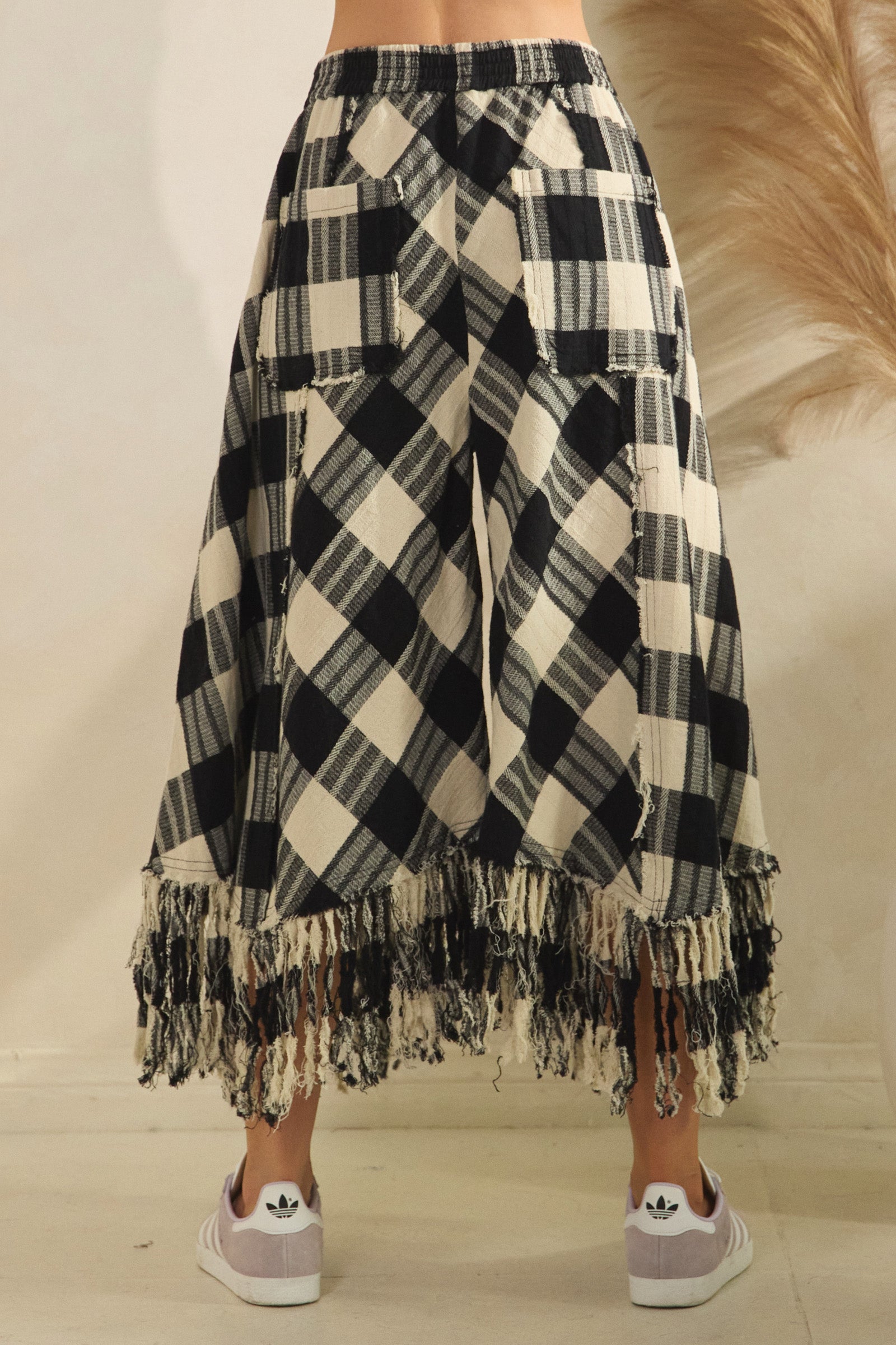 BP1042_BLACKWHITE_4470054