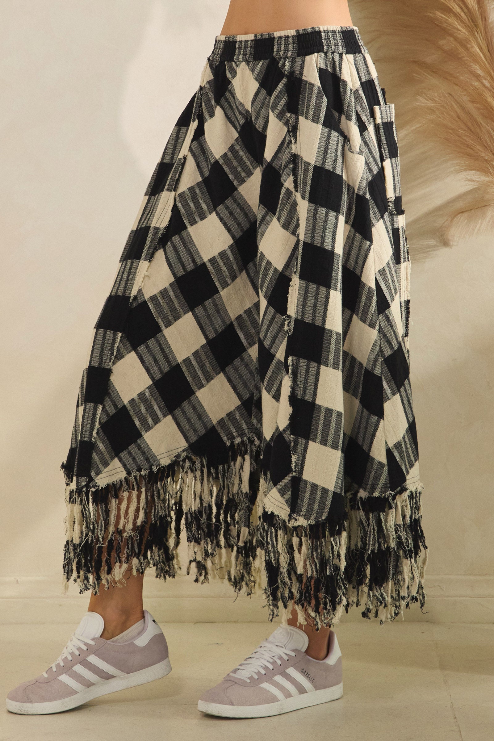 BP1042_BLACKWHITE_4470053